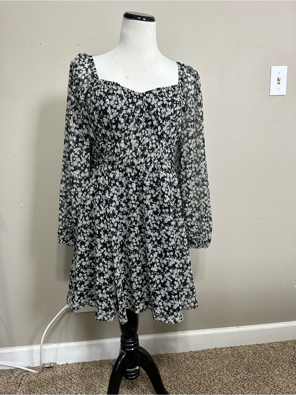 Express women’s L sweetheart, neckline, baby doll dress can be worn off shoulder - Picture 3 of 14